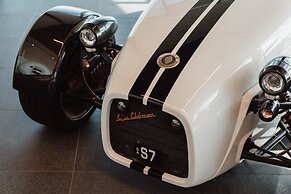 Rydges Pit Lane Hotel