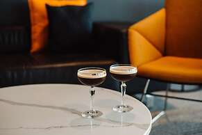 Rydges Pit Lane Hotel