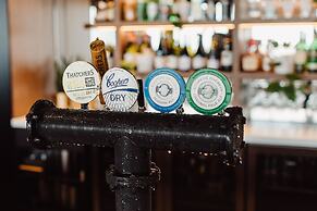 Rydges Pit Lane Hotel