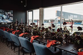 Rydges Pit Lane Hotel