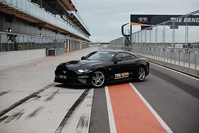 Rydges Pit Lane Hotel