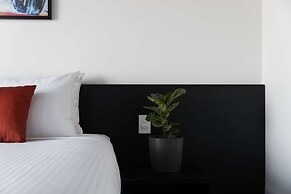 Rydges Pit Lane Hotel