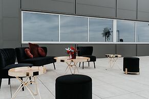 Rydges Pit Lane Hotel