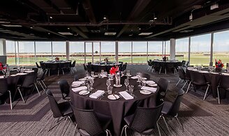 Rydges Pit Lane Hotel