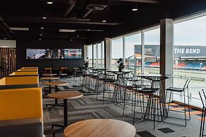 Rydges Pit Lane Hotel