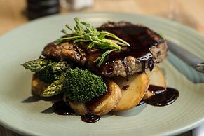 Rydges Pit Lane Hotel