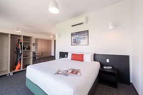 Rydges Pit Lane Hotel