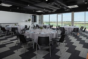 Rydges Pit Lane Hotel