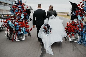 Rydges Pit Lane Hotel