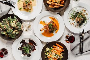 Rydges Pit Lane Hotel