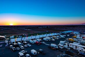 Rydges Pit Lane Hotel