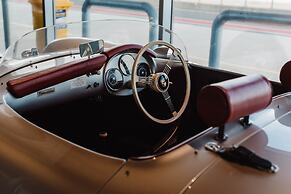 Rydges Pit Lane Hotel