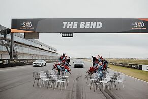 Rydges Pit Lane Hotel