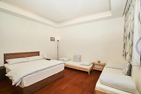 Migratory Birds Hotel