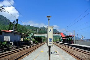 Migratory Birds Hotel