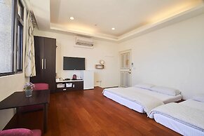 Migratory Birds Hotel