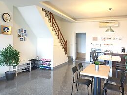 Migratory Birds Hotel