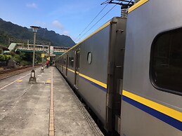 Migratory Birds Hotel