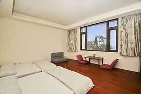 Migratory Birds Hotel