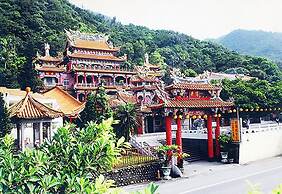 Migratory Birds Hotel