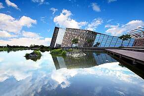 Migratory Birds Hotel