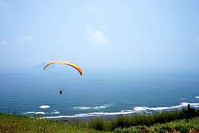 Migratory Birds Hotel