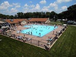 Sunset Lakes RV Resort