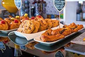 You & Me Beach Hotel