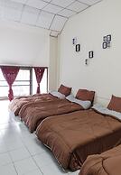 Starnong Café & Hostel