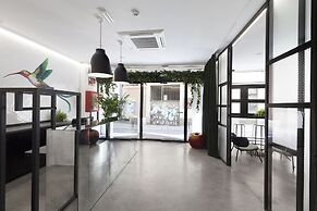 2060 The Newton Hostel & Market