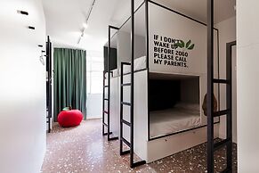 2060 The Newton Hostel & Market