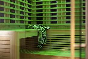 2060 The Newton Hostel & Market