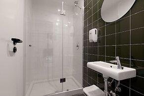 2060 The Newton Hostel & Market