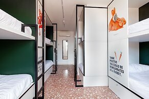 2060 The Newton Hostel & Market