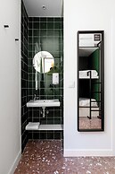 2060 The Newton Hostel & Market