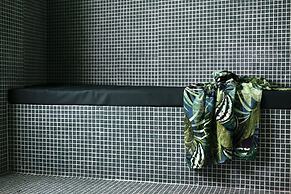 2060 The Newton Hostel & Market