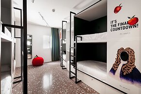 2060 The Newton Hostel & Market