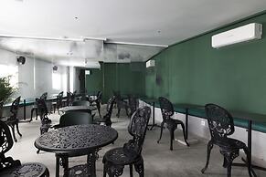 2060 The Newton Hostel & Market