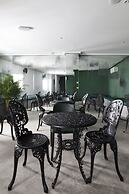 2060 The Newton Hostel & Market