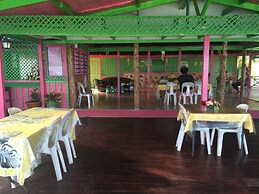 Anita's Beach Bungalows Lalomanu