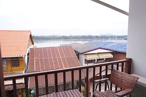 Sri Chiangkhan Hotel