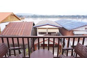 Sri Chiangkhan Hotel