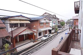 Sri Chiangkhan Hotel