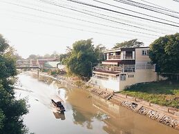 Green Riverside Homestay