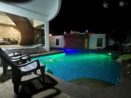 Tewaree Villa - Pattaya Holiday House Walking Street