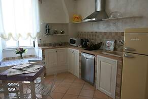 Crystal Rhome Guest House