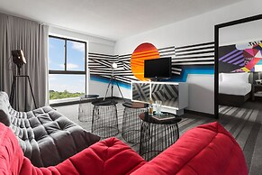 Studio Allston Hotel