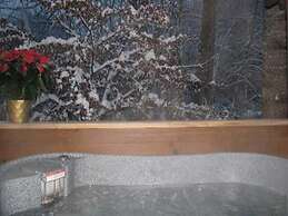 Linville River Log Cabins