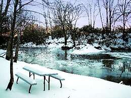 Linville River Log Cabins