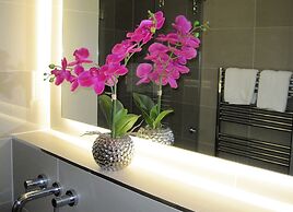 No.8 Waterloo Apartments